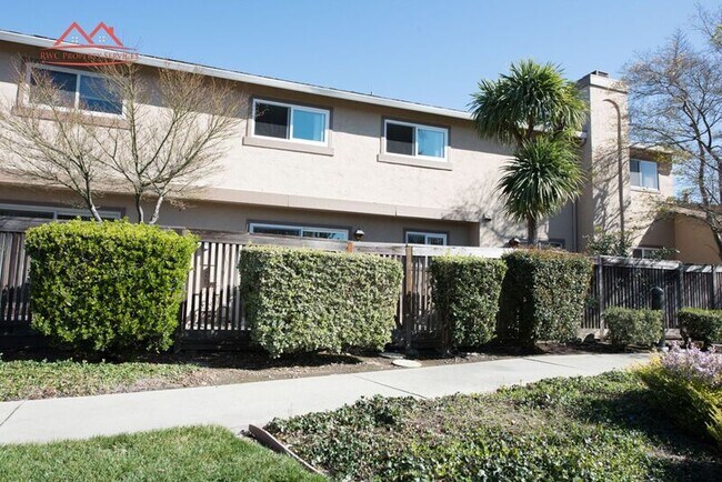 Building Photo - 1355 Sage Hen Way