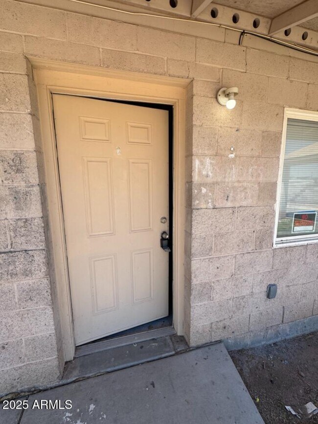 Building Photo - 1331 E Pueblo Ave