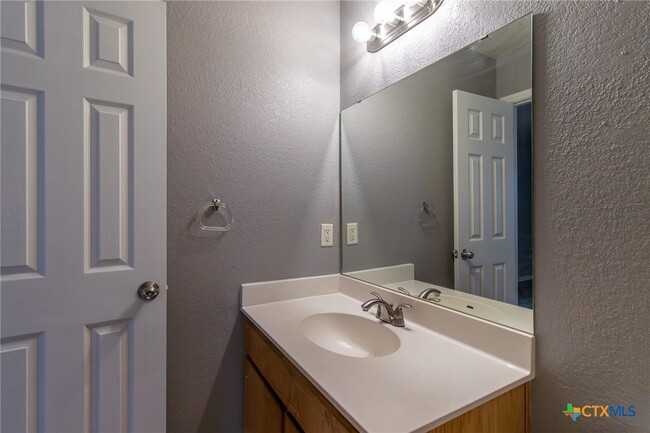 Building Photo - 3409 Toledo Dr