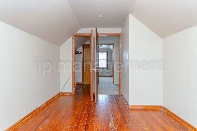Building Photo - 4 Bedroom 2 Bath Cape Cod in Maple Hts