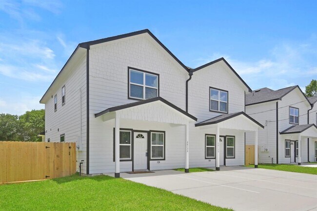 Building Photo - 2607 Randolph Rd