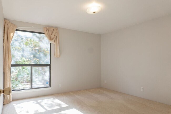 Building Photo - 431 Stonewood Dr