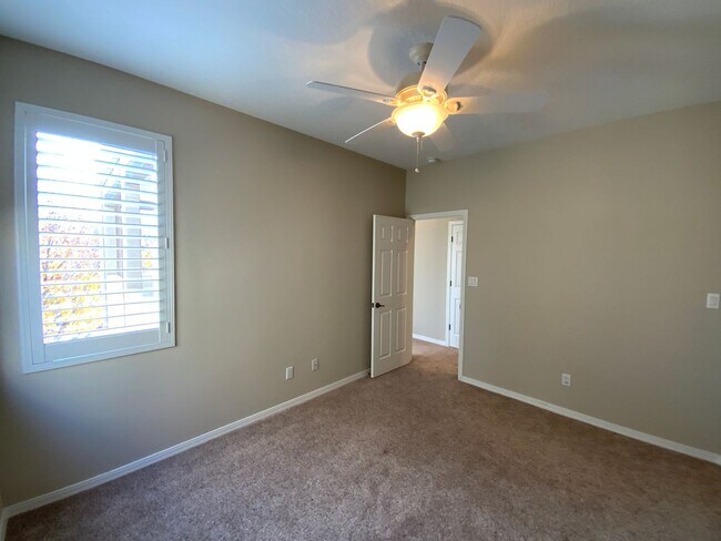 Building Photo - 3 Bedroom Townhome Available Near Wyoming Blvd NE & Paseo Del Norte Blvd NE!