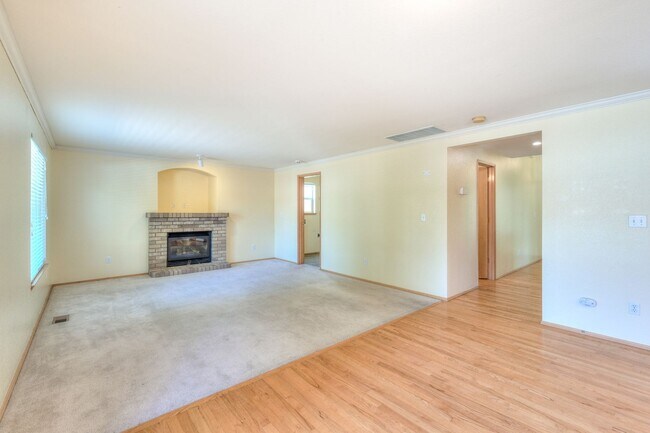 Building Photo - 14736 SE 185th Pl