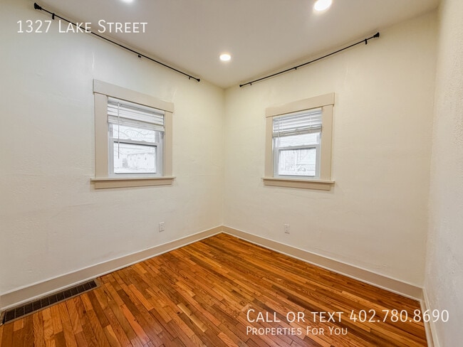 Building Photo - 1327 Lake St