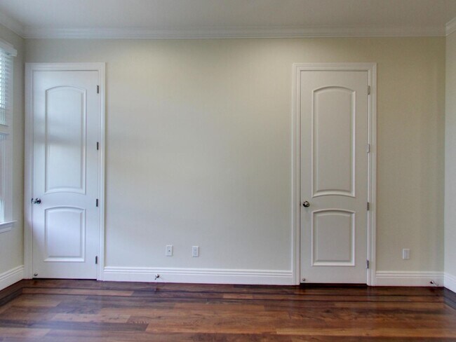 Building Photo - 1129 Green St