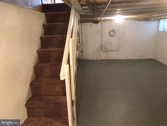 Building Photo - 4749 James St