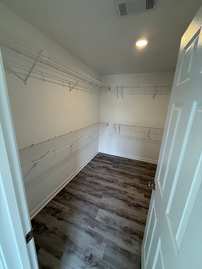 Building Photo - Brand New Build!