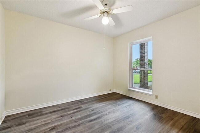 Building Photo - 310 Oakley Ln