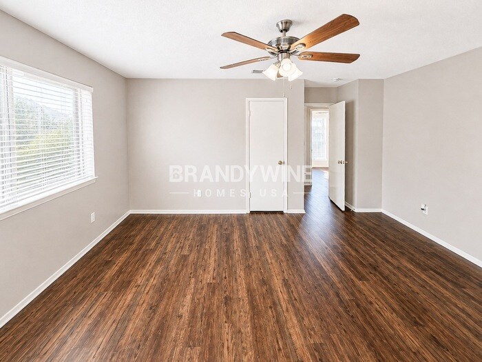 Building Photo - 3025 Jamestown Dr