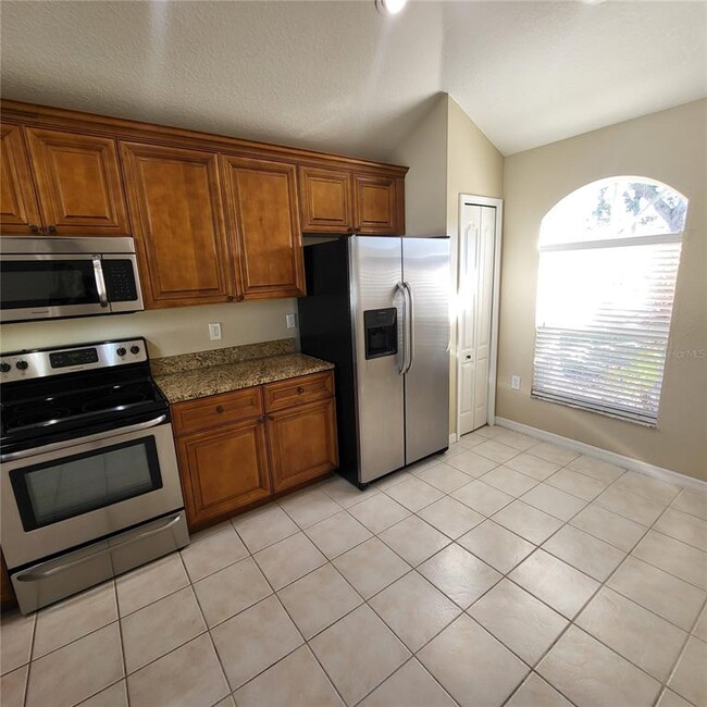 Building Photo - 25903 Bloomsbury Ct