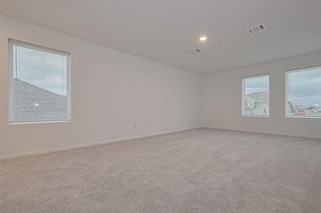 Building Photo - 27615 Village Cir Dr