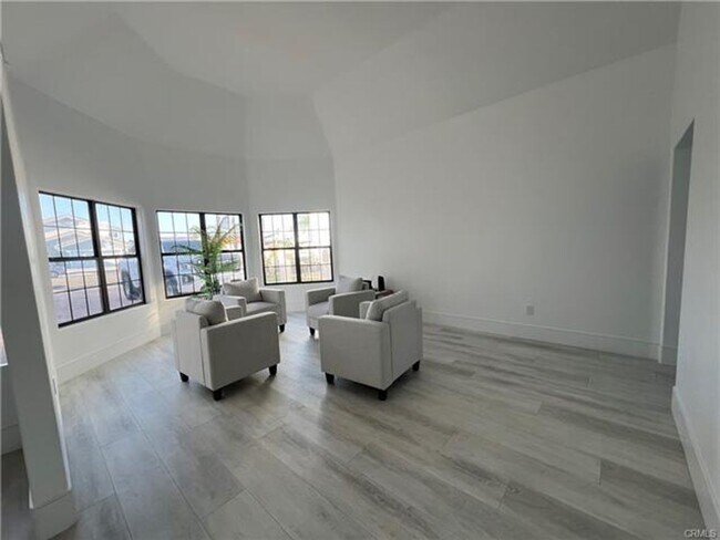 Building Photo - Stunning Lakefront Retreat in Gated Canyon...
