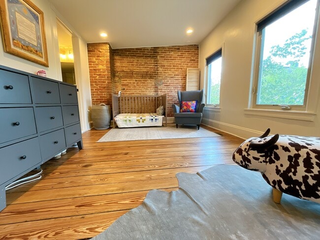 Building Photo - 2037 E Lombard St