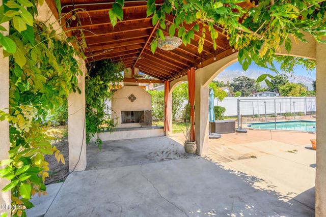 Building Photo - 3360 Glenrose Ave