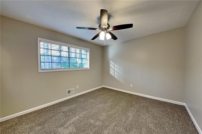 Building Photo - 220 Sabrina Ct