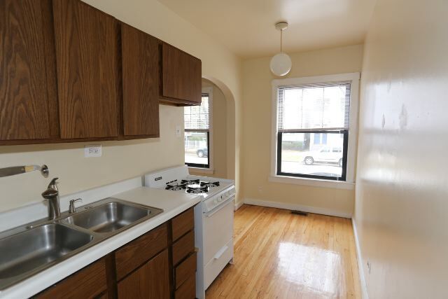 Building Photo - 3003 N Racine Ave