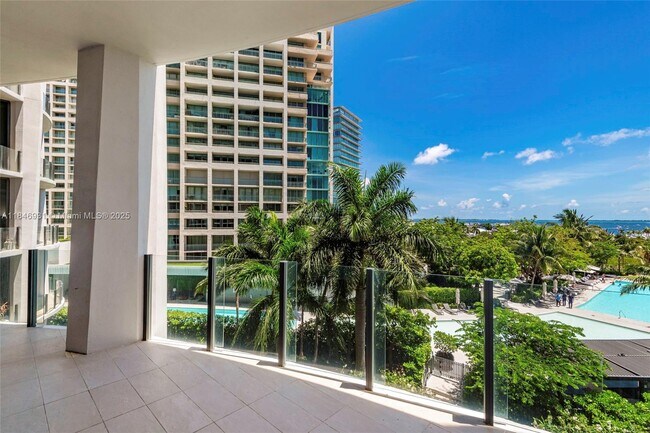 Building Photo - 2821 S Bayshore Dr