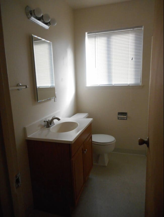 Building Photo - 3810 H St