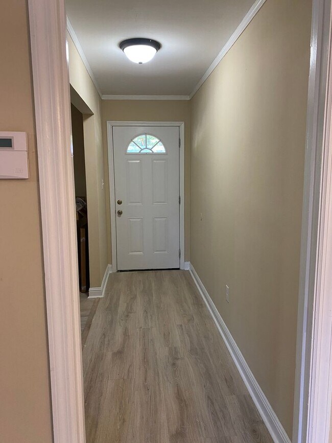Building Photo - NEWLY RENOVATED- MOVE IN SPECIAL 300.00 OF...