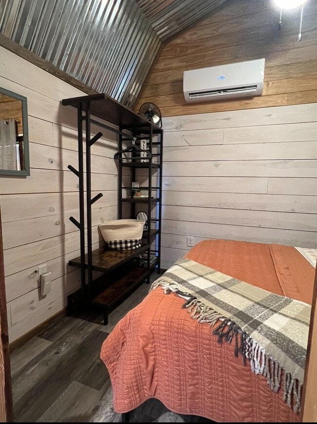 Building Photo - AIRBNB RENTAL ONLY - KARAGAN COTTAGE