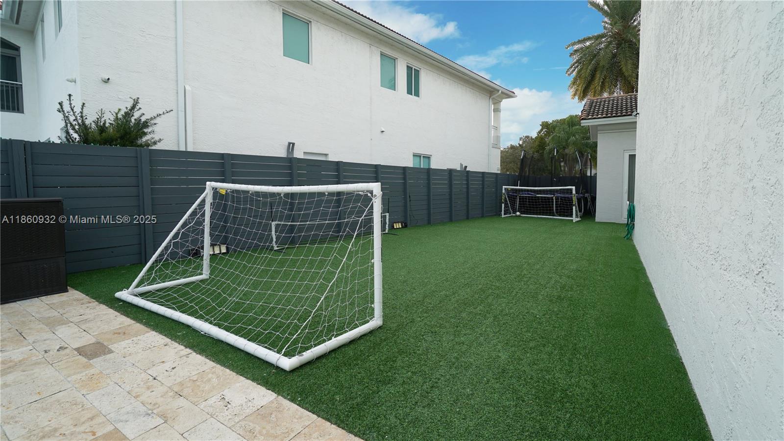 Building Photo - 7031 NW 113th Ct