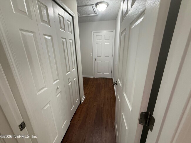 Building Photo - 5550 Oak Crossing Dr
