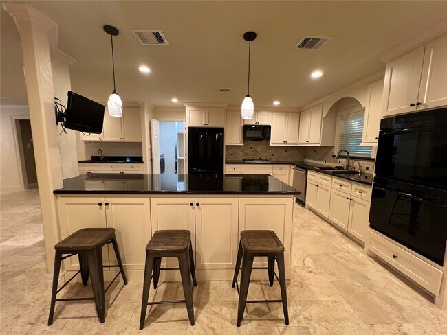 Building Photo - 1014 Roxella St