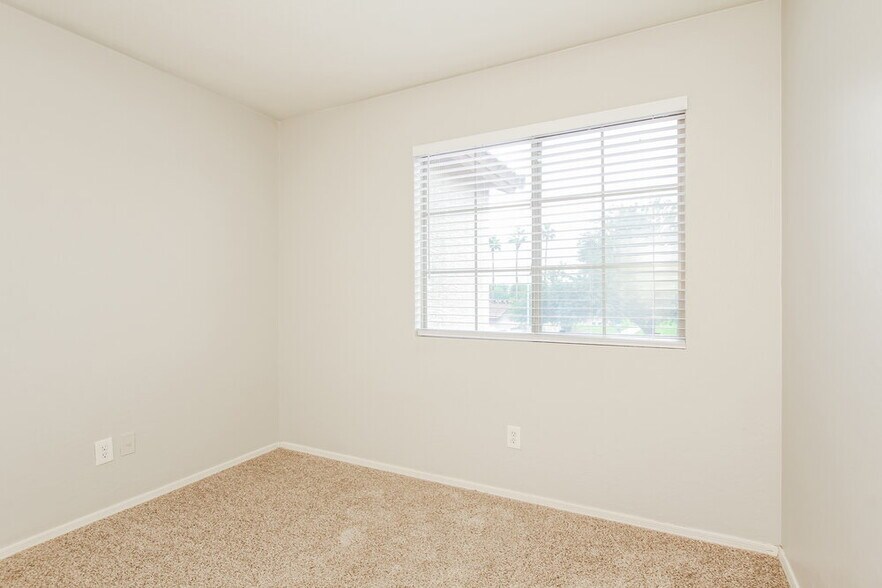 Building Photo - 11414 W Apache St