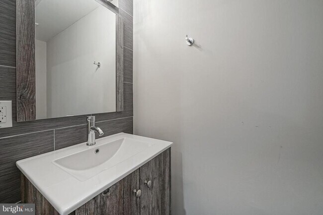 Building Photo - 758 N Uber St