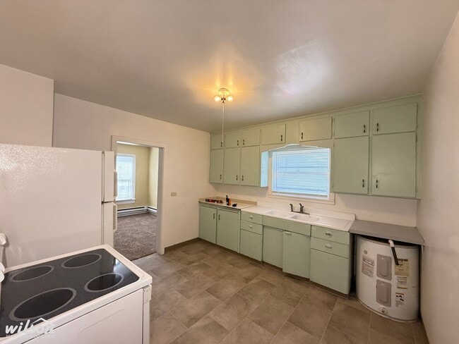 Building Photo - 2-Bedroom House with Fenced Yard & Parking!