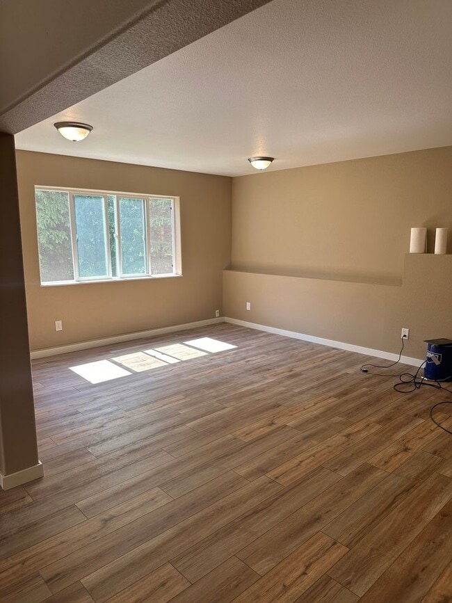 Building Photo - Ranch Living! Large 2 Bedroom/2 Bath