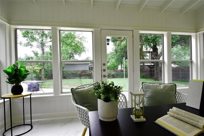 Building Photo - 1505 Karen Ave