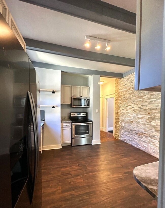 Building Photo - Gorgeous 4 Bedroom Home Now Available!!