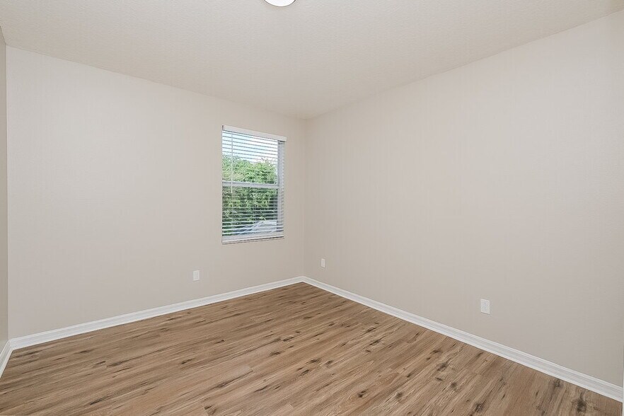 Building Photo - 914 Lake Shore Ranch Dr