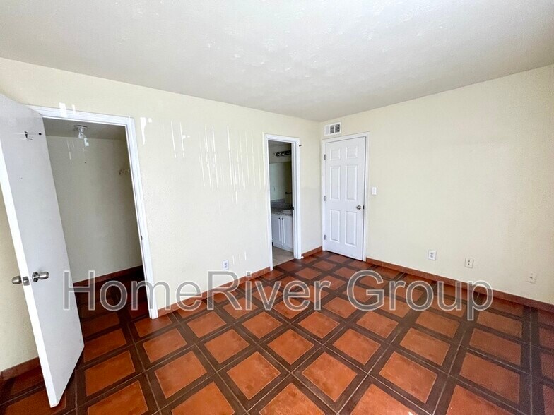 Building Photo - 8517 Lincoln Cove Dr