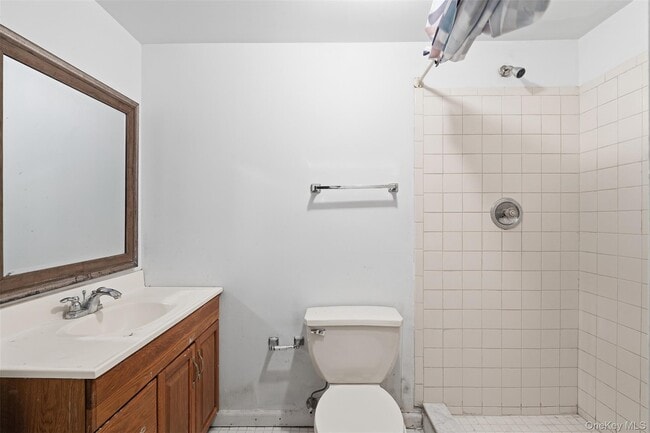 Building Photo - 11 Oakdale Manor