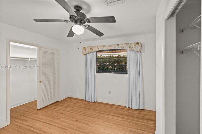 Building Photo - 736 Alhambra Cir