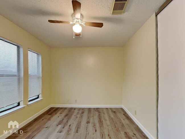Building Photo - 9023 Mountain Field Dr