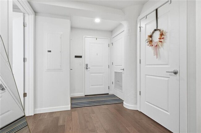 Building Photo - 2545 Penn Ave