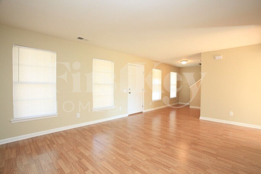 Building Photo - 5327 Peachwood Dr