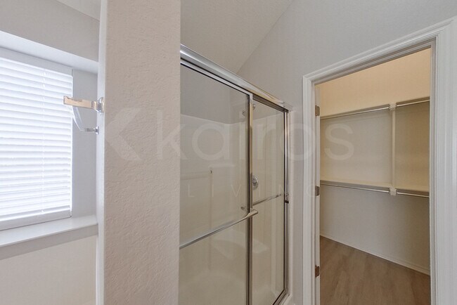 Building Photo - 113 Great Oaks Dr