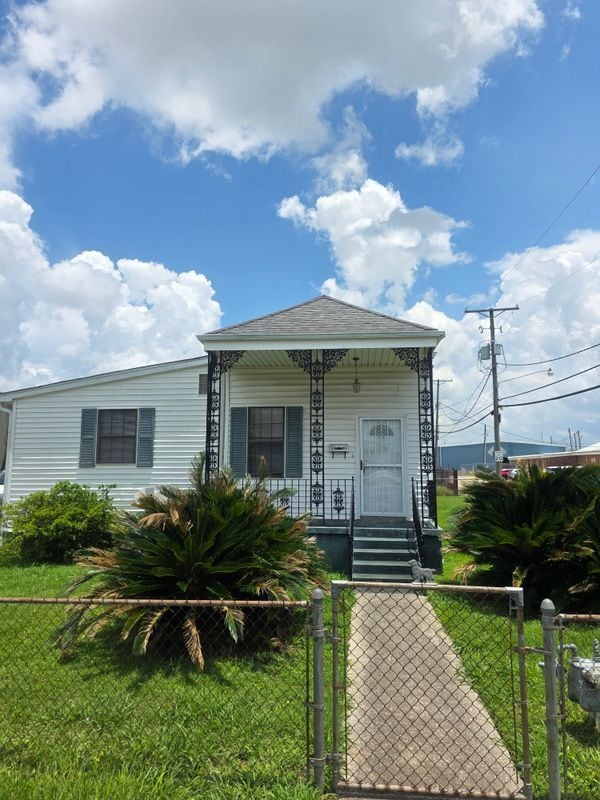 Primary Photo - 200 Iris Ave