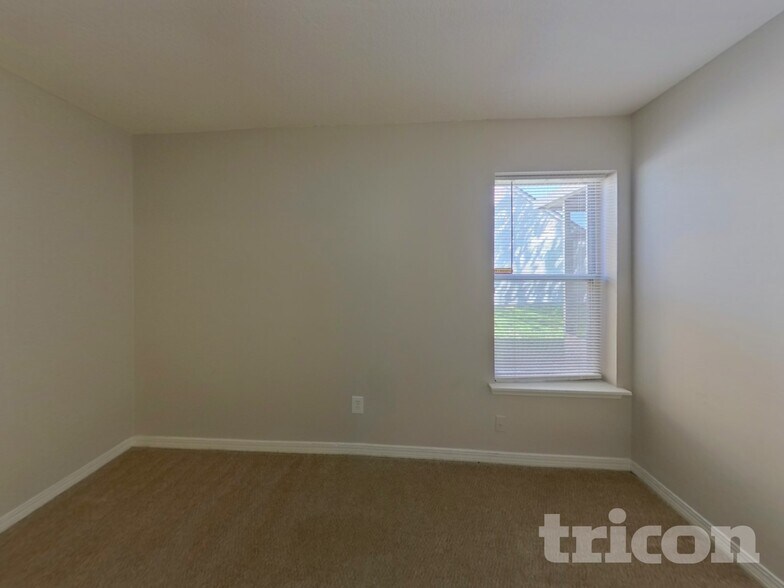 Building Photo - 8115 Mactavish Way E