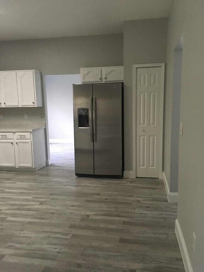 Building Photo - Updated Spacious Home in Oviedo