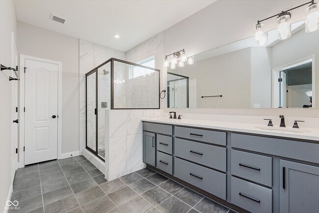 Building Photo - 15099 Covebrook Ln