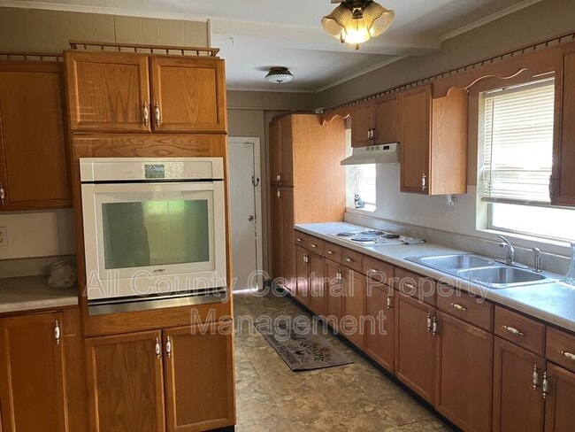 Building Photo - 520 Belcher Dr