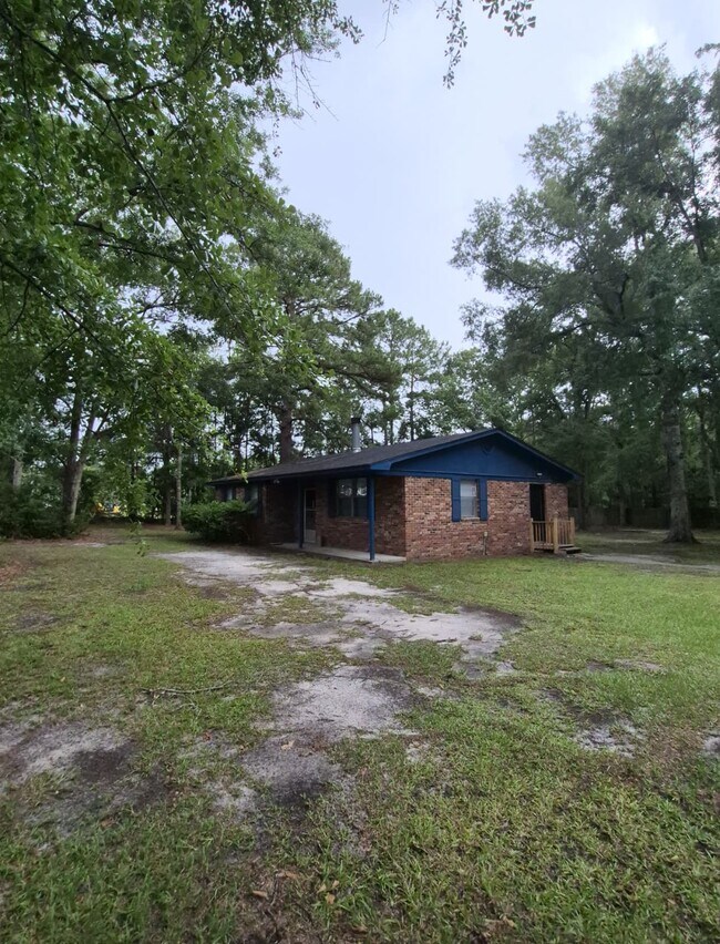Building Photo - 111 Becky St