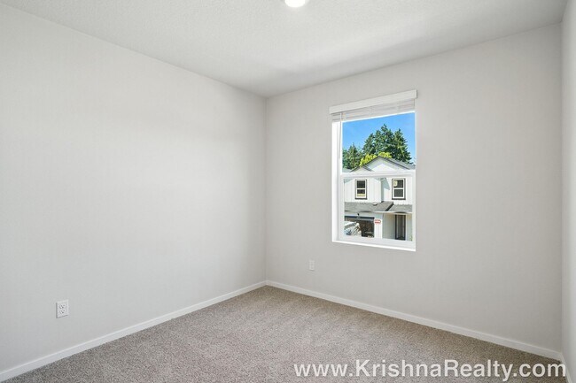 Building Photo - Modern & Spacious 3 BD* 2BA* Brand-New Sin...