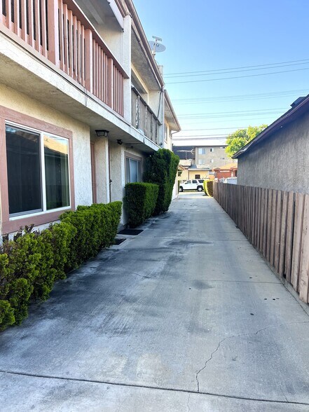 Driveway - 338 W Plymouth St
